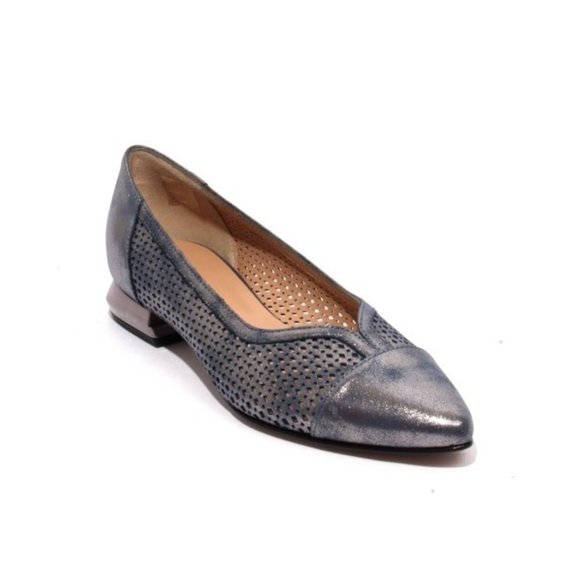 ITALIAN Silver Navy Leather Pointy Toe Pumps - Picture 1 of 8